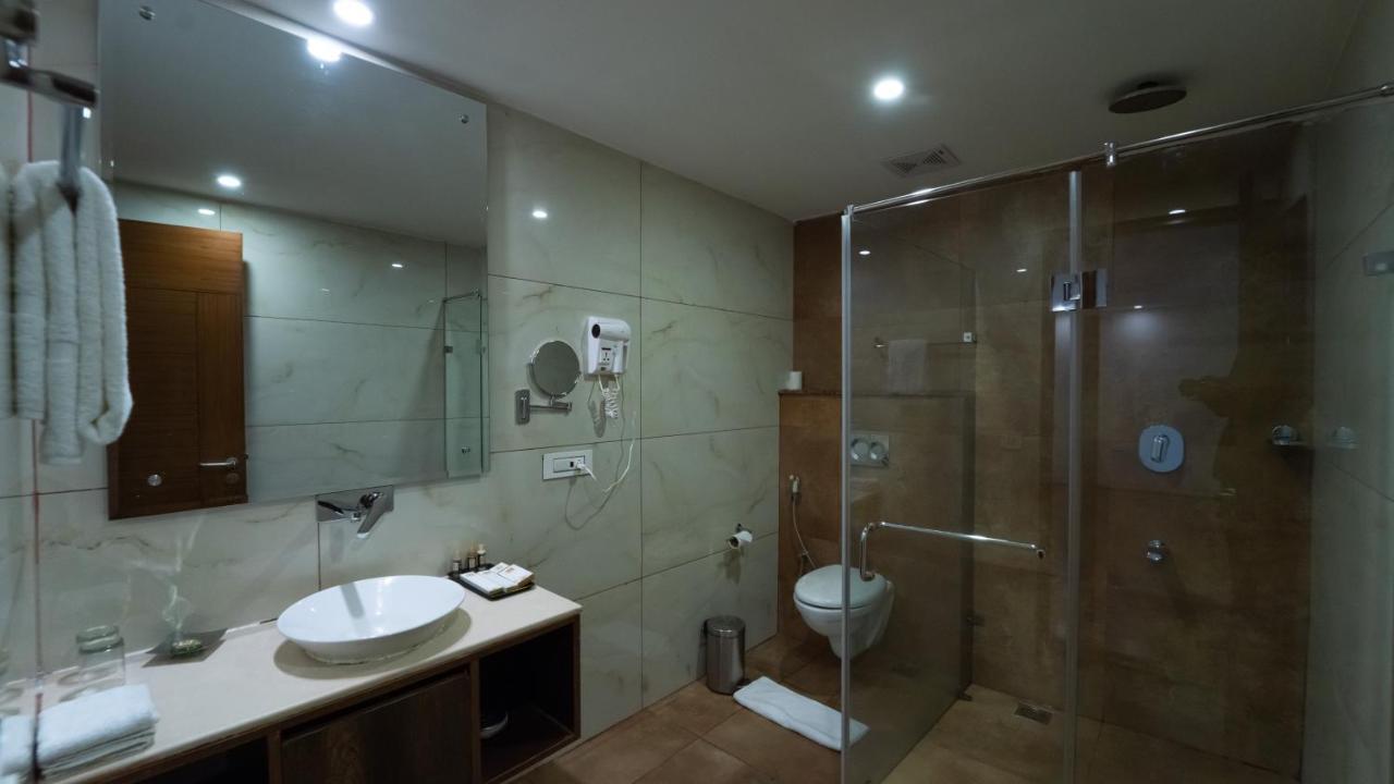 The Allure Grand Resort -A Majestic Riverside Retreat 마날리 외부 사진